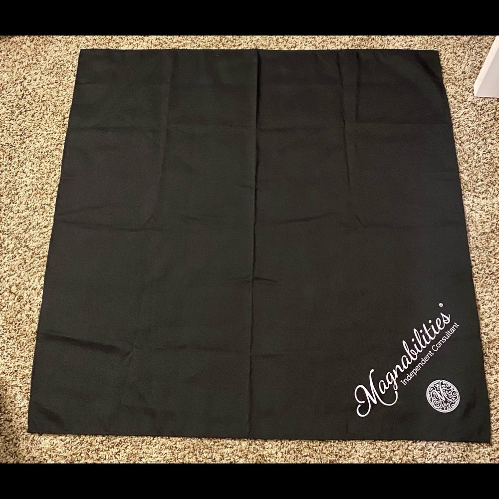 NWOT - Magnabilities Independent Consultant table display cloth